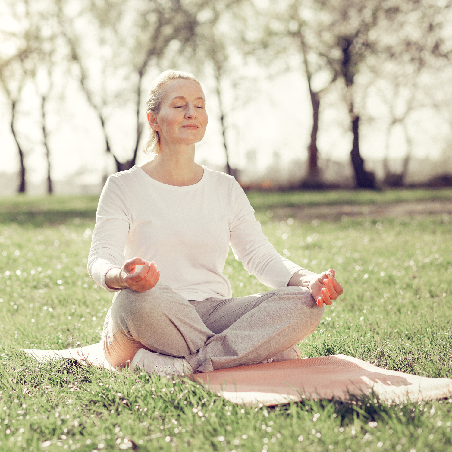 Bild zu Waldyoga mit Judith Fässler